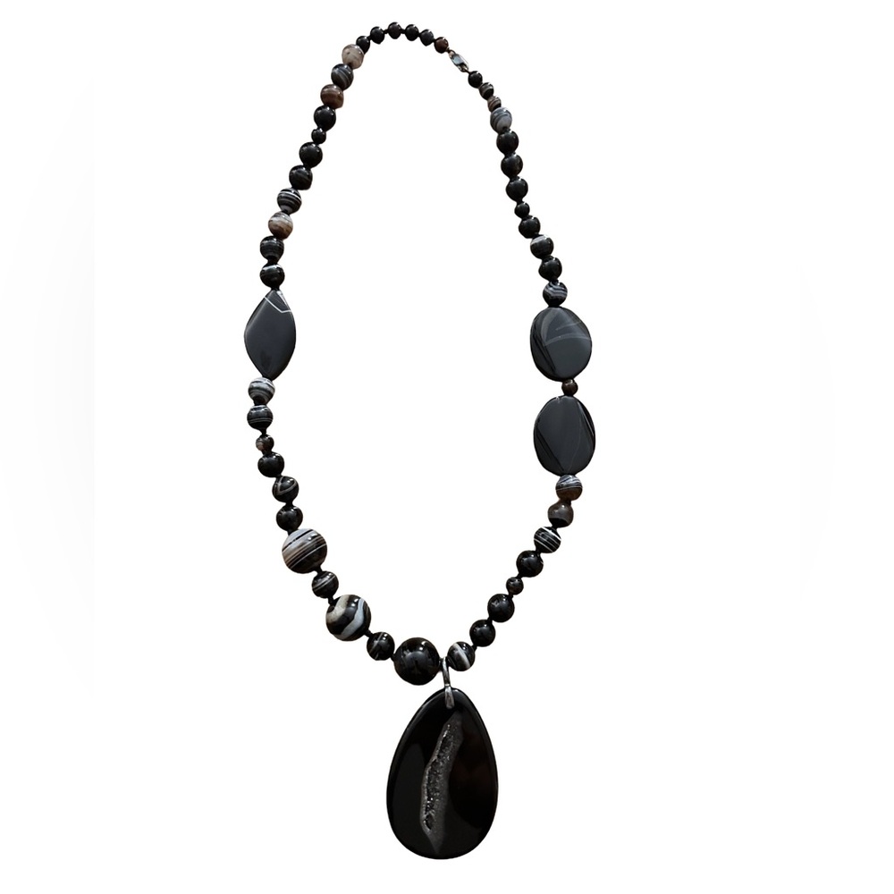28” Black Opaque Natural Stone Nexklace With Veining And 2” Tear Drop Pendant